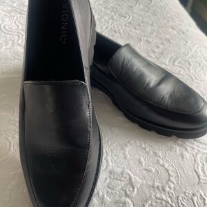 Vionic Women’s Kensley slip-on Leather Loafers, size 8.5